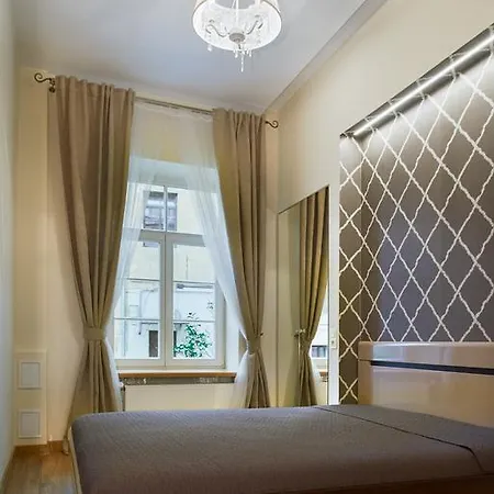 Town Hall Square Apartment *